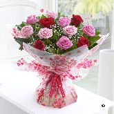 £44.99 Be My Valentine 12 Mixed Rose Hand tied STANDARD  V40091MS