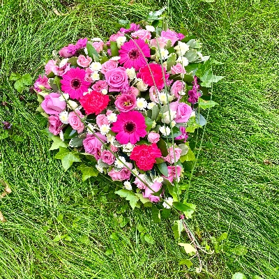 Country Garden Pink & Cerise Closed Heart 