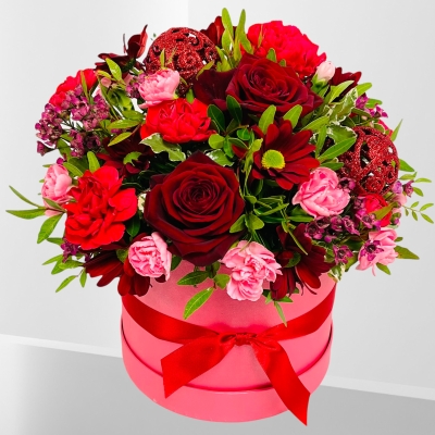 Valentines Moulin Rouge Hatbox Arrangement  Gift hand delivered in Irlam , Cadishead , Rixton , Lymm , Manchester , Salford , Eccles , Worsley 