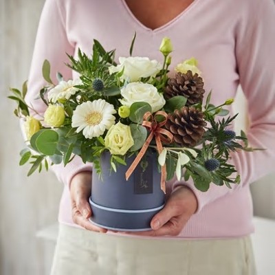 Interflora Winter Hatbox 