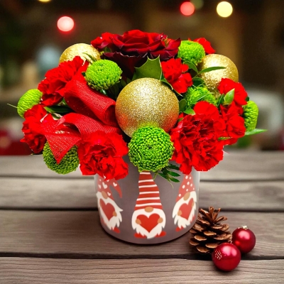 Christmas GNOME CERAMIC ROUND TABLE ARRANGEMENT