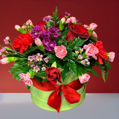Christmas SMALL Green Hatbox Arrangement with Red Bow 