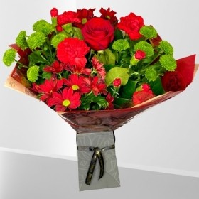 Valentines Day PETITE Kiss Gift Box STANDARD delivered in Manchester , Salford , Eccles , Peel Green , Worsley , Monton , Trafford , Worsley , Rixton 