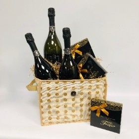 Nua Prosecco and Chocolate Gift Set