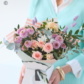INTERFLORA SPRING TRENDING PETITE GIFT BOX 