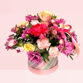 Mothers Day Pretty in Pinks Hatbox Arrangement 